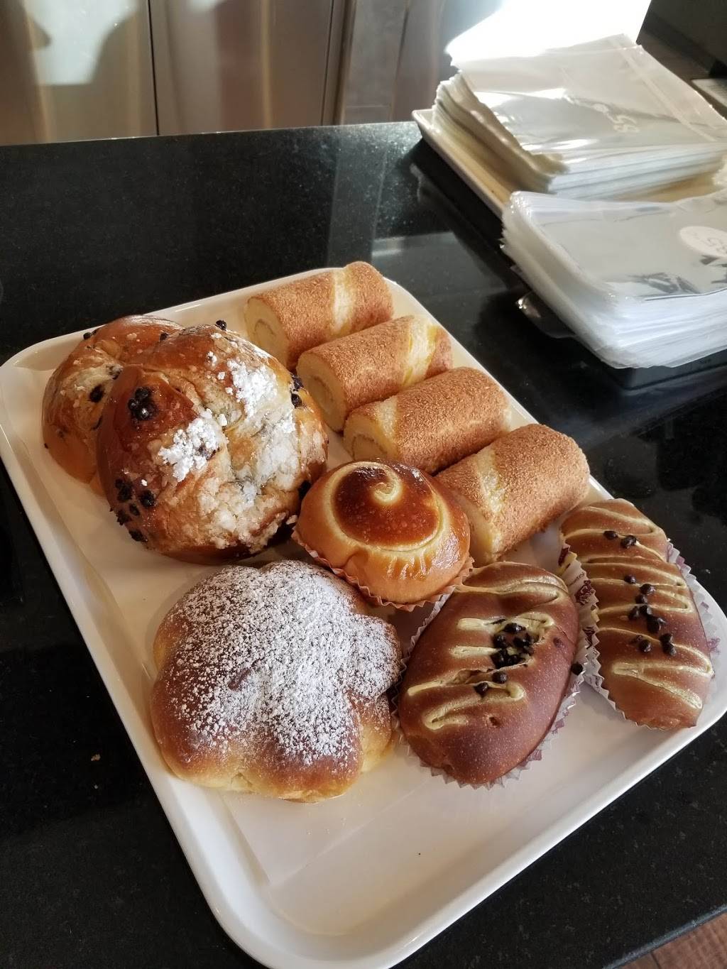 85C Bakery Cafe - Valencia | bakery | 24455 Magic Mountain Pkwy, Santa Clarita, CA 91355, USA | 6612558585 OR +1 661-255-8585