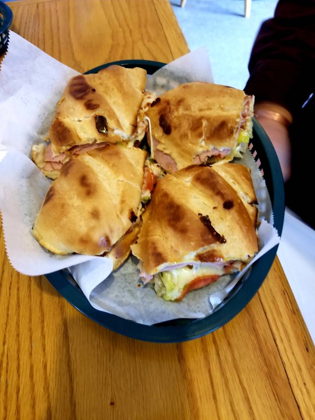 Pizza Parlor II | restaurant | 124 N Main St, Killbuck, OH 44637, USA | 3302765661 OR +1 330-276-5661