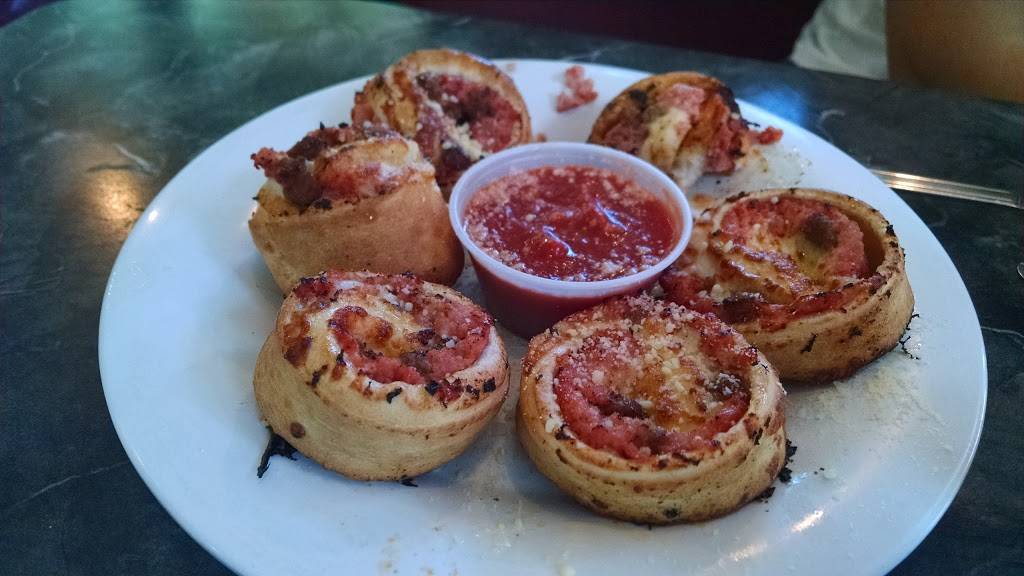 Floridinos Italian Kitchen | restaurant | 1919 8th St NW, Winter Haven, FL 33881, USA | 8632930077 OR +1 863-293-0077