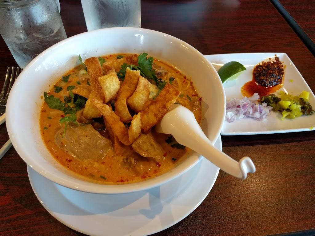 Chimm - Thai & Southeast Asian Restaurant | restaurant | 365 Merchant Walk Square, Charlottesville, VA 22902, USA | 4342881120 OR +1 434-288-1120