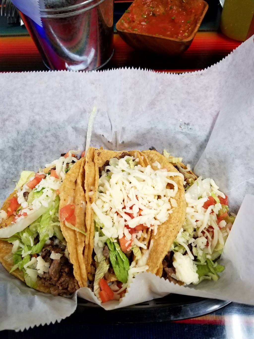 El Barrio Mexican Restaurant | meal takeaway | 336 N Independence Blvd, Romeoville, IL 60446, USA | 8153721100 OR +1 815-372-1100