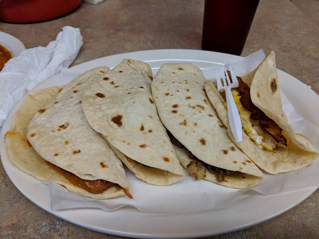 Emilianos Mexican Restaurant | restaurant | 1002 Bandera Rd, San Antonio, TX 78228, USA | 2104336040 OR +1 210-433-6040