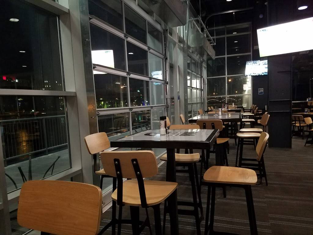 Owly Oop Sports Pub | restaurant | 305 S Madison St, Rockford, IL 61104, USA | 8159774303 OR +1 815-977-4303