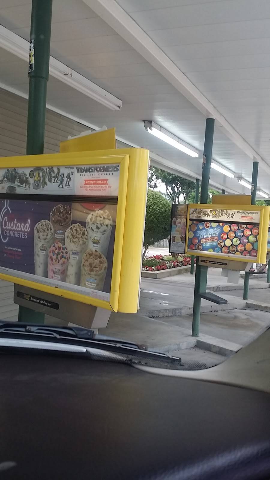 Sonic Drive-In | restaurant | 301 University Dr, Fort Worth, TX 76107, USA | 8173322941 OR +1 817-332-2941