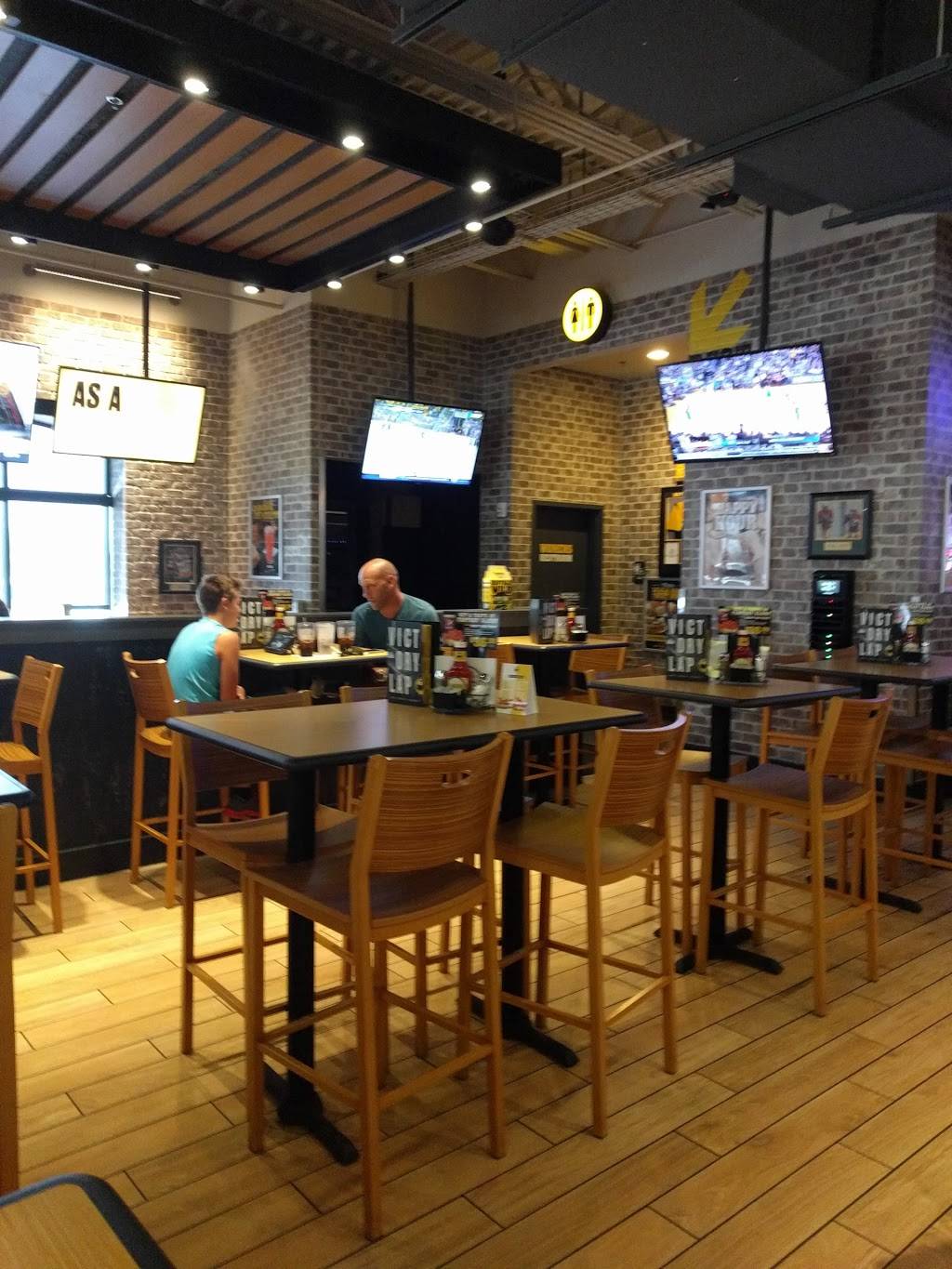 Buffalo Wild Wings | restaurant | 4005 WI-28, Sheboygan, WI 53085, USA | 9204581935 OR +1 920-458-1935