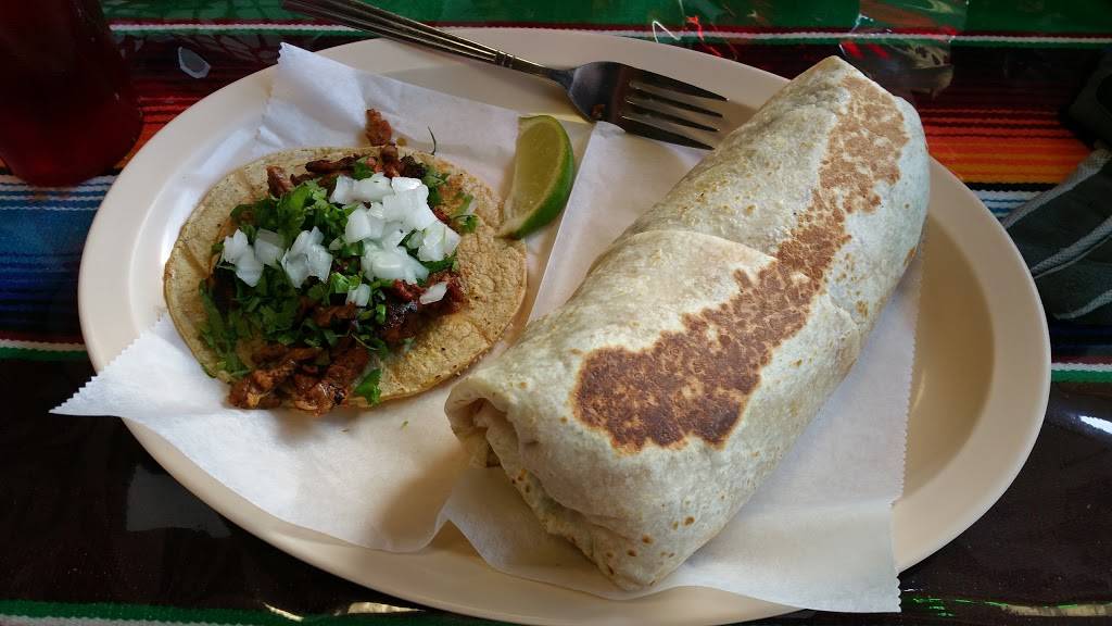 El Gallo Bravo | restaurant | 1429 W Montrose Ave, Chicago, IL 60613, USA | 7734045358 OR +1 773-404-5358