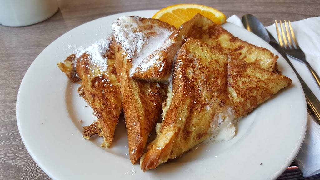 Deluxe Town Diner | restaurant | 627 Mt Auburn St, Watertown, MA 02472, USA | 6179268400 OR +1 617-926-8400