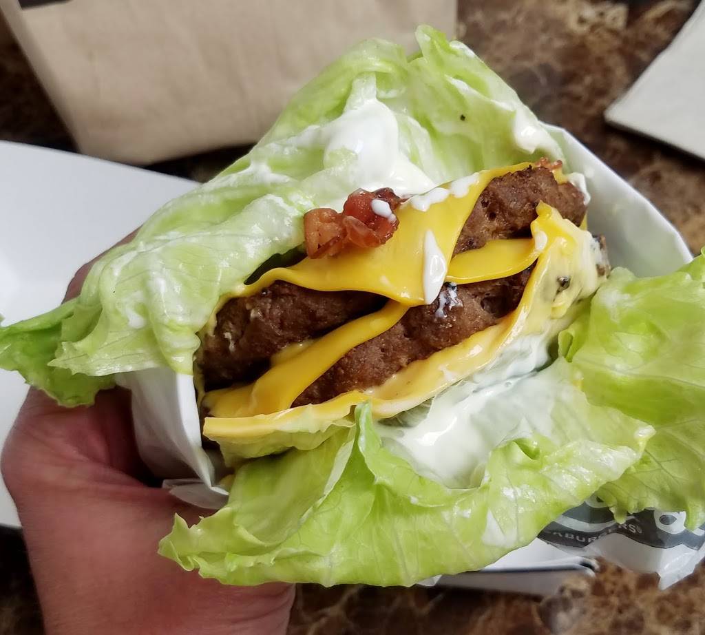 Hardees | restaurant | 407 W Main St, McMinnville, TN 37110, USA | 9314735220 OR +1 931-473-5220