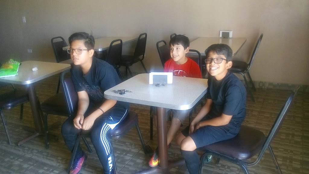 KING PIZZA | restaurant | Av Terrazas 1171, Terrazas de la Presa, 22124 Tijuana, B.C., Mexico | 016643970400 OR +52 664 397 0400