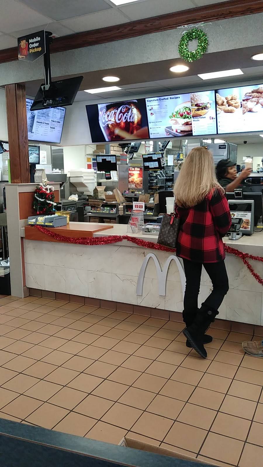 McDonalds | cafe | 13500 H G Trueman Rd, Solomons, MD 20688, USA | 4103262435 OR +1 410-326-2435