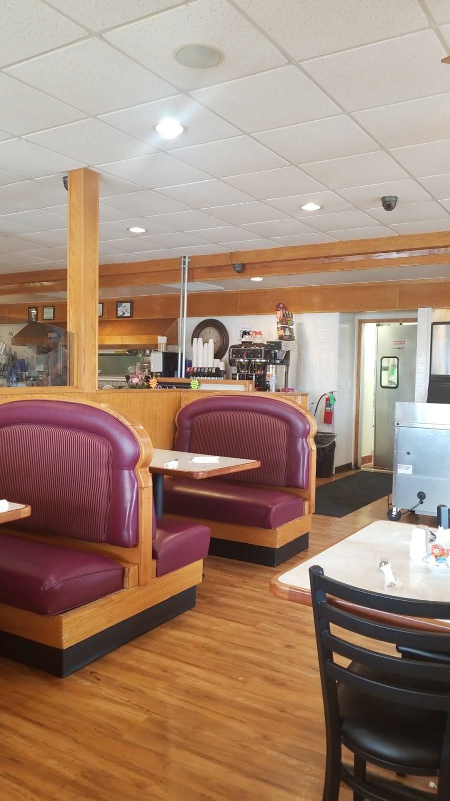 Muscatine Family Restaurant | restaurant | 1903 Park Ave, Muscatine, IA 52761, USA | 5632635490 OR +1 563-263-5490