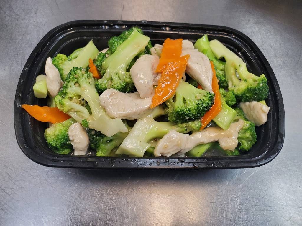 Lucky Wok Asian Eatery | restaurant | 2965 N Germantown Pkwy #102, Bartlett, TN 38133, USA | 9013888178 OR +1 901-388-8178