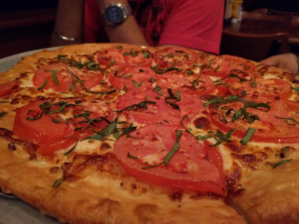 CJ Mahoneys | restaurant | 2511 Livernois Rd, Troy, MI 48083, USA | 2482734600 OR +1 248-273-4600