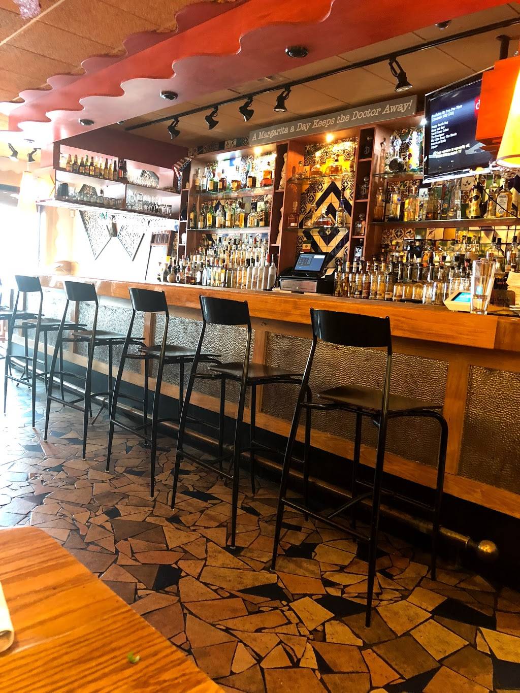 La Casa De Isaac & Moishe | restaurant | 2014 1st St, Highland Park, IL 60035, USA | 8474337400 OR +1 847-433-7400