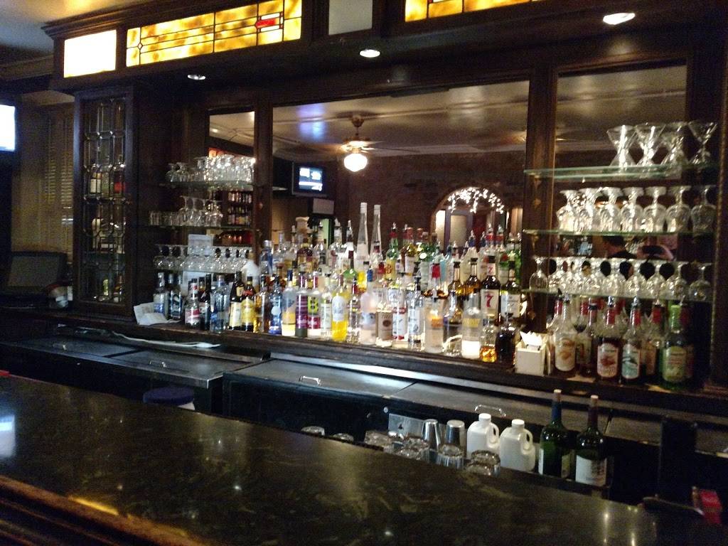 Whiskys | restaurant | 334 Front St, Lawrenceburg, IN 47025, USA | 8125374239 OR +1 812-537-4239