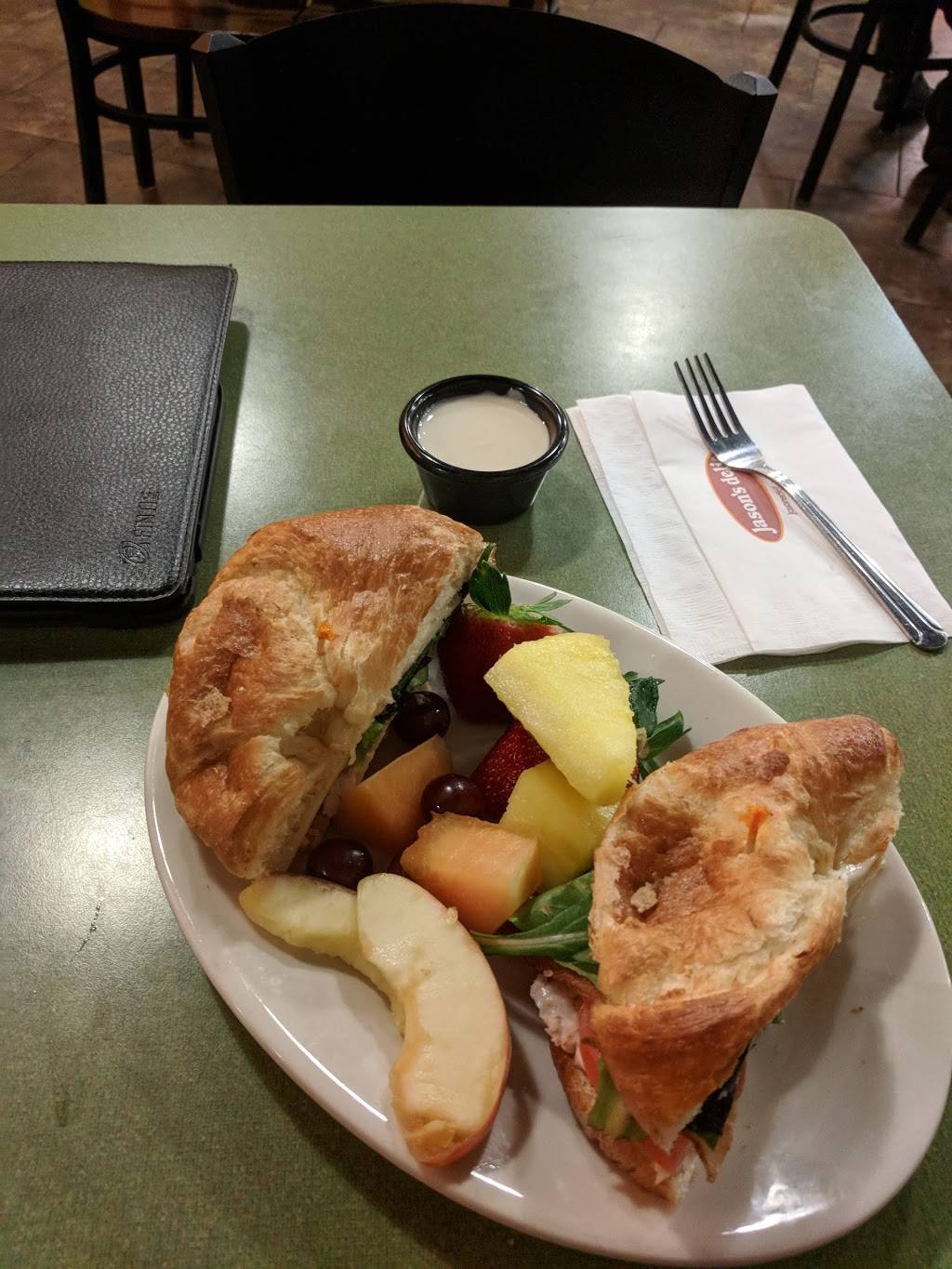 Jasons Deli | restaurant | 25 W Crystal Lake St, Orlando, FL 32806, USA | 4074253562 OR +1 407-425-3562