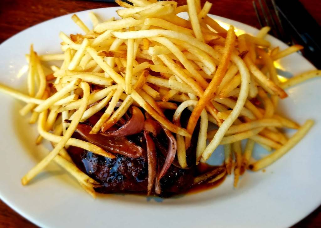 Paddock Club | restaurant | 61 S Lake St, Elkhart Lake, WI 53020, USA | 9208763288 OR +1 920-876-3288