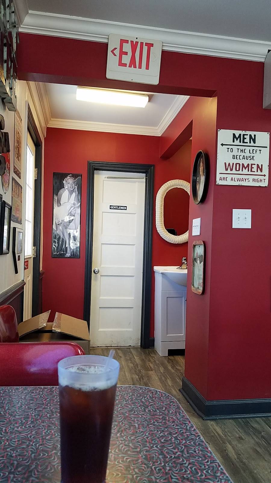 Kure Beach Diner | restaurant | 101 K Avenue, Kure Beach, NC 28449, USA | 9104588778 OR +1 910-458-8778