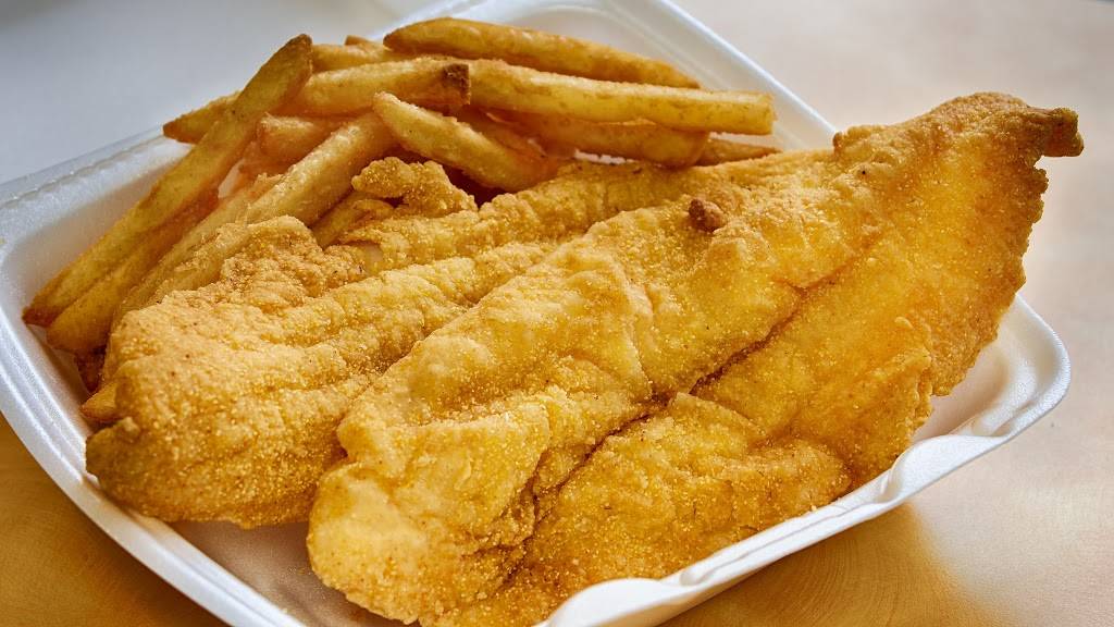 Sharks Fish & Chicken | restaurant | 250 E 35th St, Chicago, IL 60616, USA | 3122258700 OR +1 312-225-8700