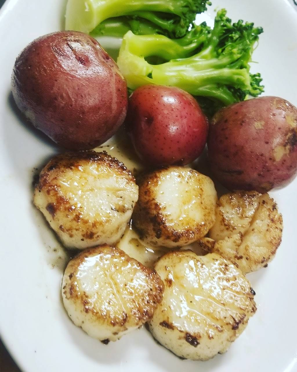 Charlies Bar & Grille | restaurant | 3519 Plainfield Ave NE, Grand Rapids, MI 49525, USA | 6163640567 OR +1 616-364-0567