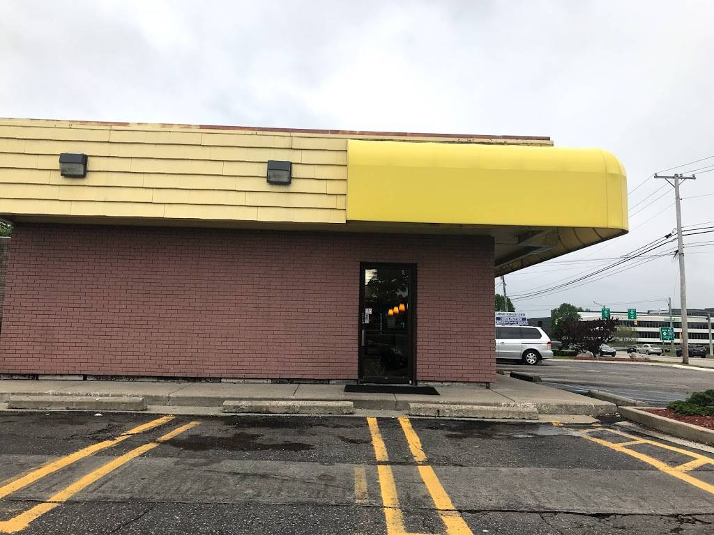 Subway | restaurant | 26760 Lahser Rd, Southfield, MI 48033, USA | 2483502460 OR +1 248-350-2460