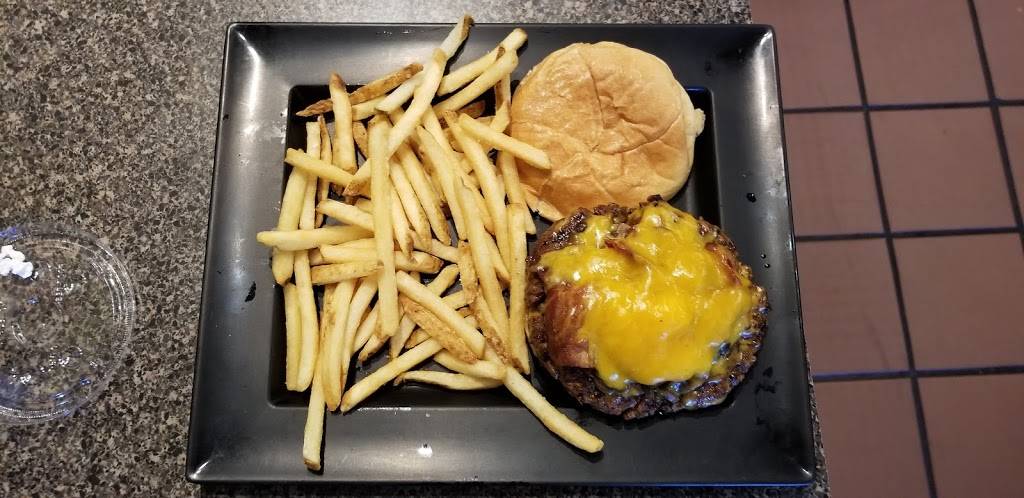 Daily Grind Burgers | restaurant | 1665 Dunlawton Ave #104, Port Orange, FL 32127, USA | 3864922975 OR +1 386-492-2975