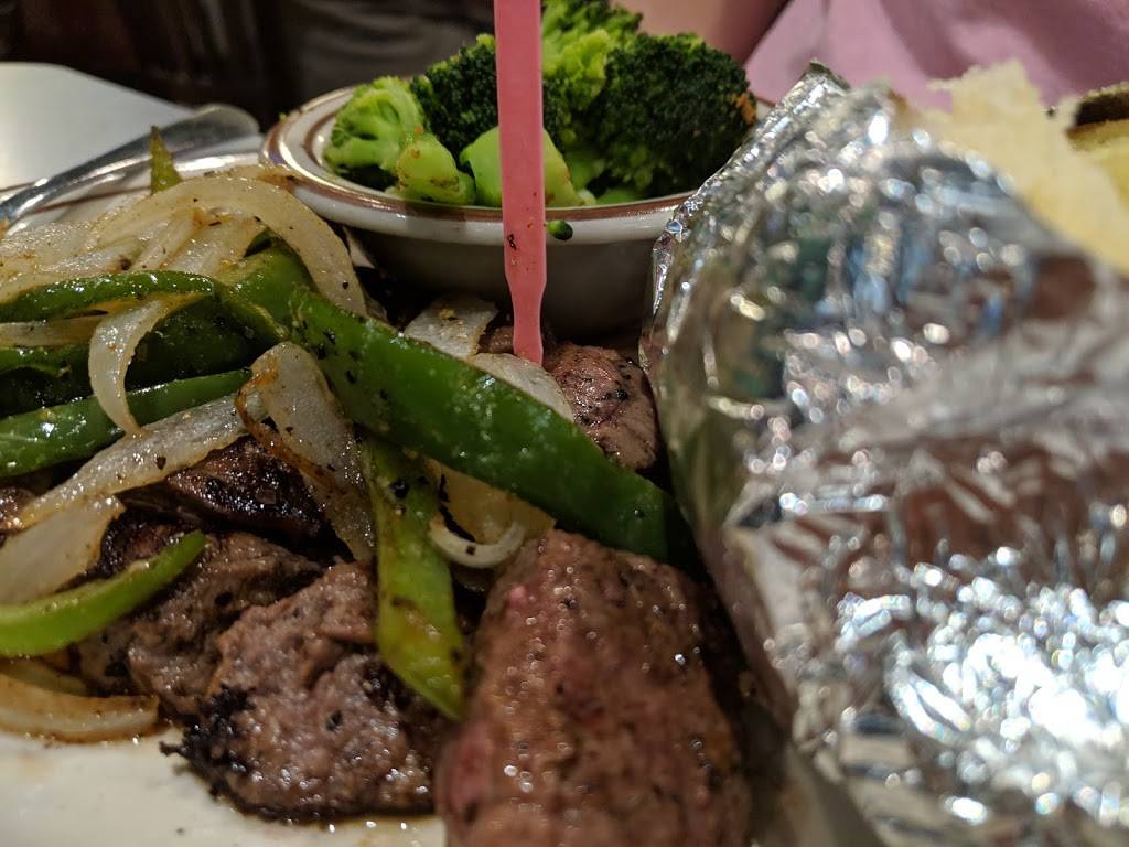 Ronnis Restaurant | restaurant | 112 New Market, Madison, NC 27025, USA | 3369160042 OR +1 336-916-0042