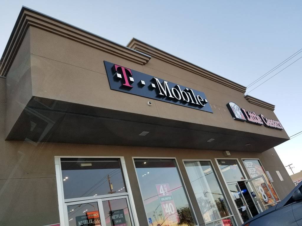 Little Caesars Pizza | meal takeaway | 1060 Fresno St, Fresno, CA 93706, USA | 5592332000 OR +1 559-233-2000