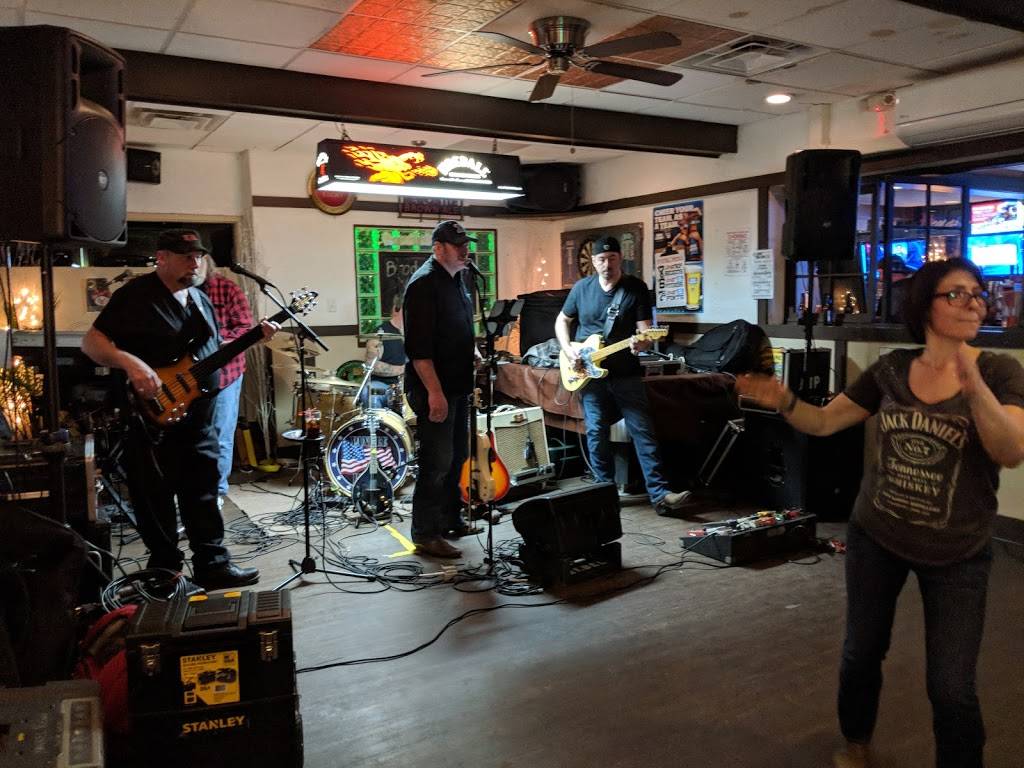 The Neighbors Sports Grille & Wings | restaurant | 742 Middle Country Rd, Selden, NY 11784, USA | 6314512386 OR +1 631-451-2386