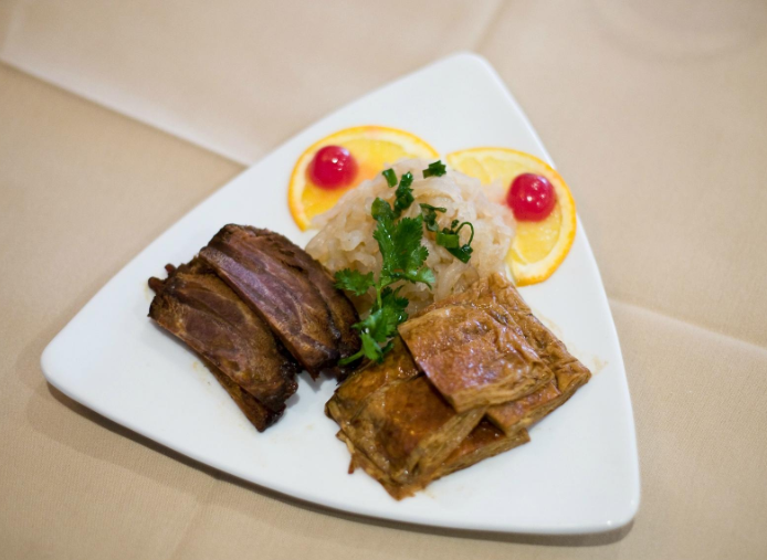 Moon Palace Restaurant | restaurant | 216 W Cermak Rd, Chicago, IL 60616, USA | 3122254081 OR +1 312-225-4081