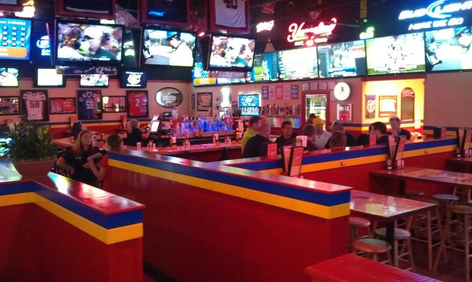 Frickers | restaurant | 1005 N Clinton St, Defiance, OH 43512, USA | 4197829464 OR +1 419-782-9464