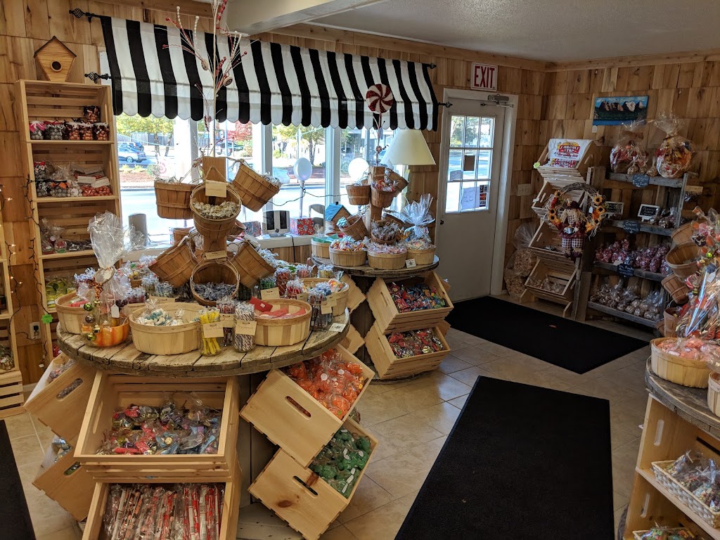 The Cannoli Stop @ The Candy Shop Cafe | restaurant | 7 Leavitt Rd, Pittsfield, NH 03263, USA | 6035133389 OR +1 603-513-3389