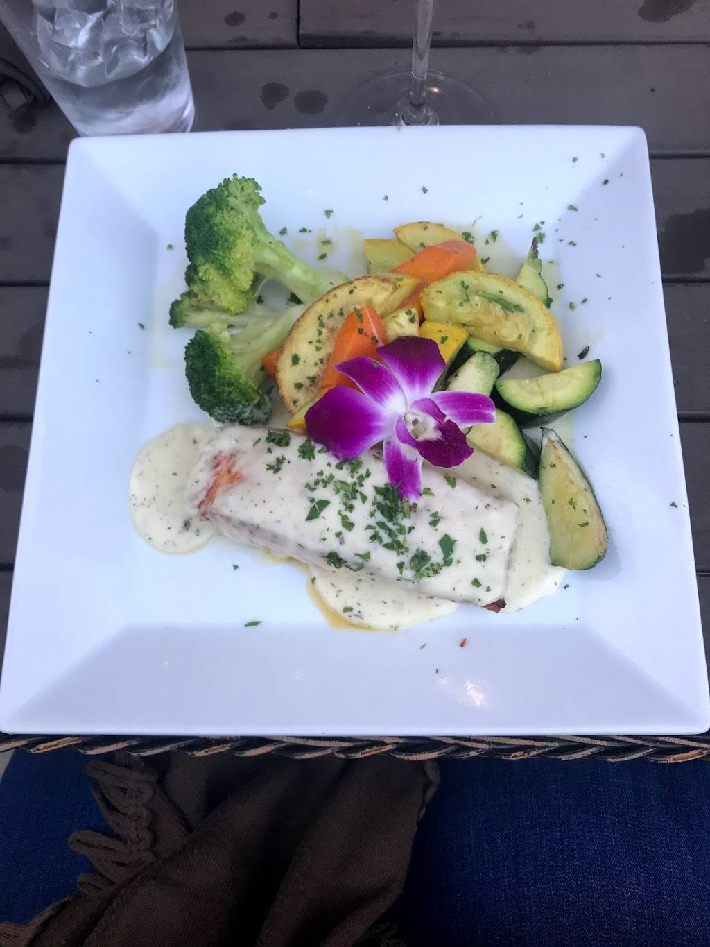 Urban Vines Wine Bistro | restaurant | 4639, 9219 Garland Rd #1102, Dallas, TX 75218, USA | 2143289463 OR +1 214-328-9463