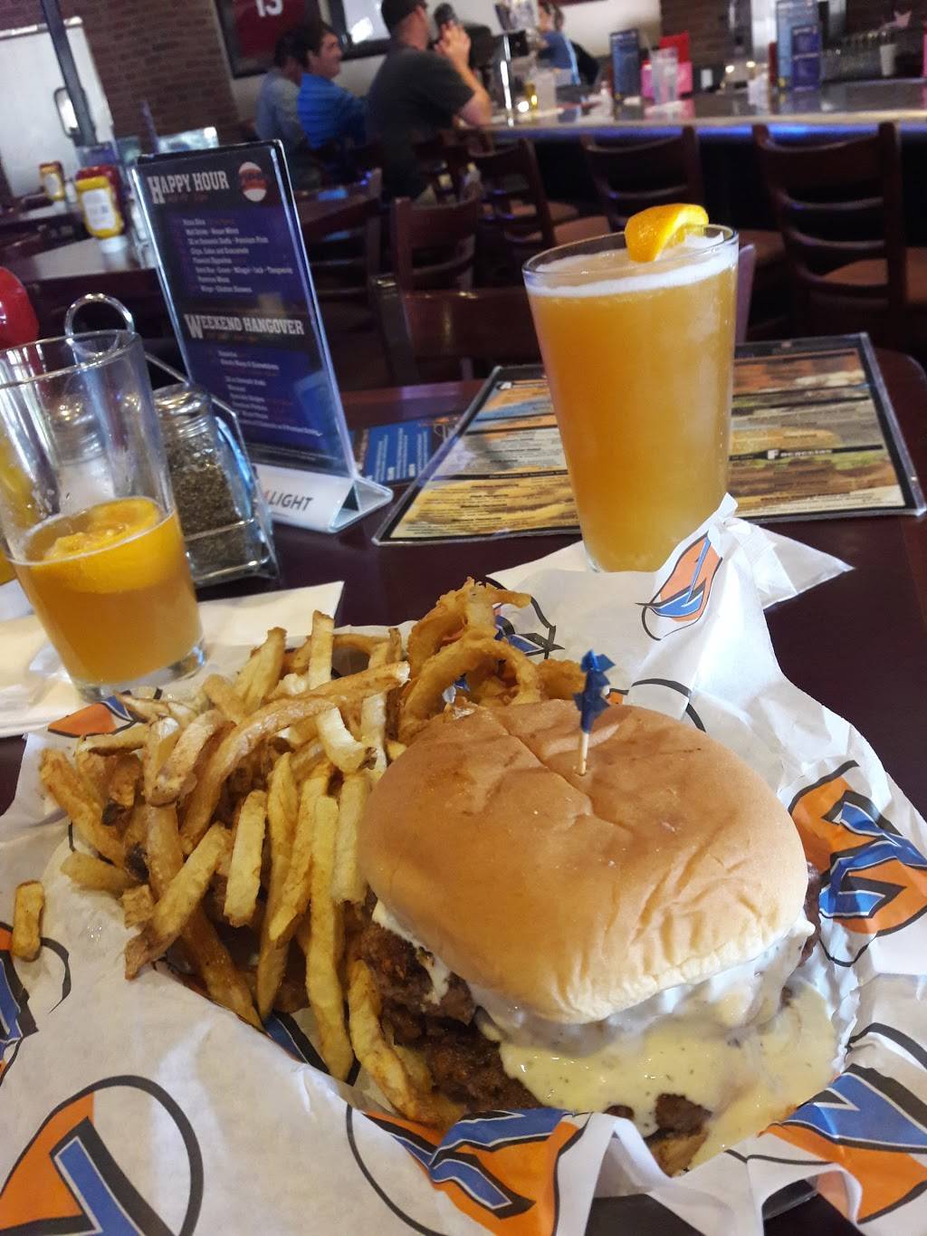 Zipps Sports Grill | restaurant | 4060 S Arizona Ave, Chandler, AZ 85248, USA | 4803981776 OR +1 480-398-1776