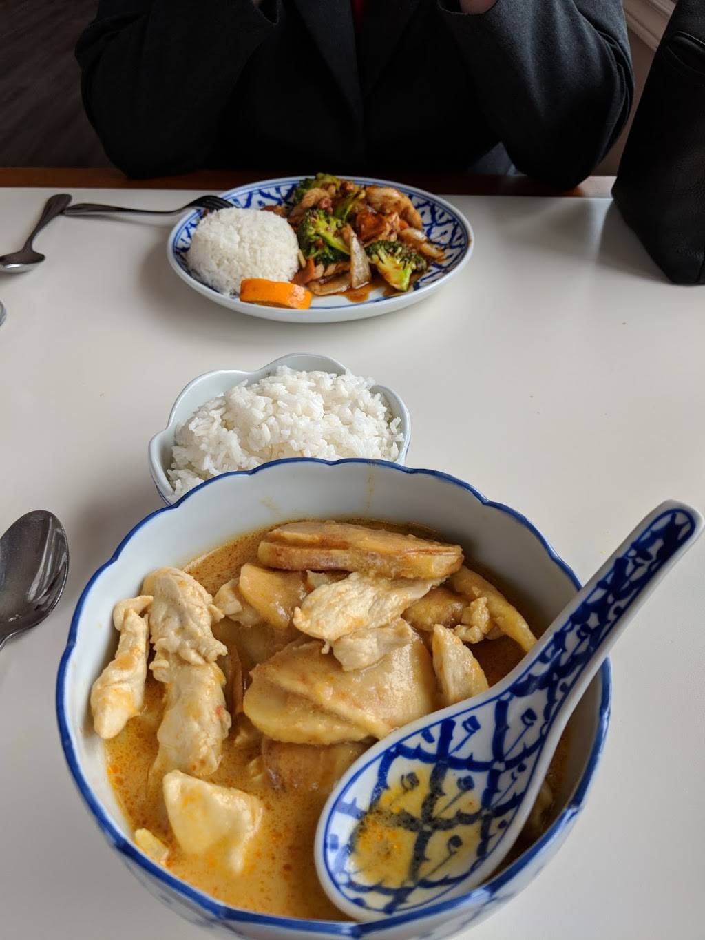 Chaopaya Thai Restaurant | restaurant | 168 Dunlop St E, Barrie, ON L4M 1B2, Canada | 7057339918 OR +1 705-733-9918