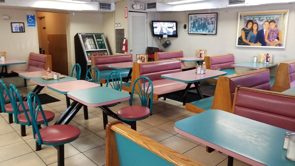 Bettys Soulfood Restaurant | restaurant | 601 NW 22nd Rd, Fort Lauderdale, FL 33311, USA | 9545839121 OR +1 954-583-9121