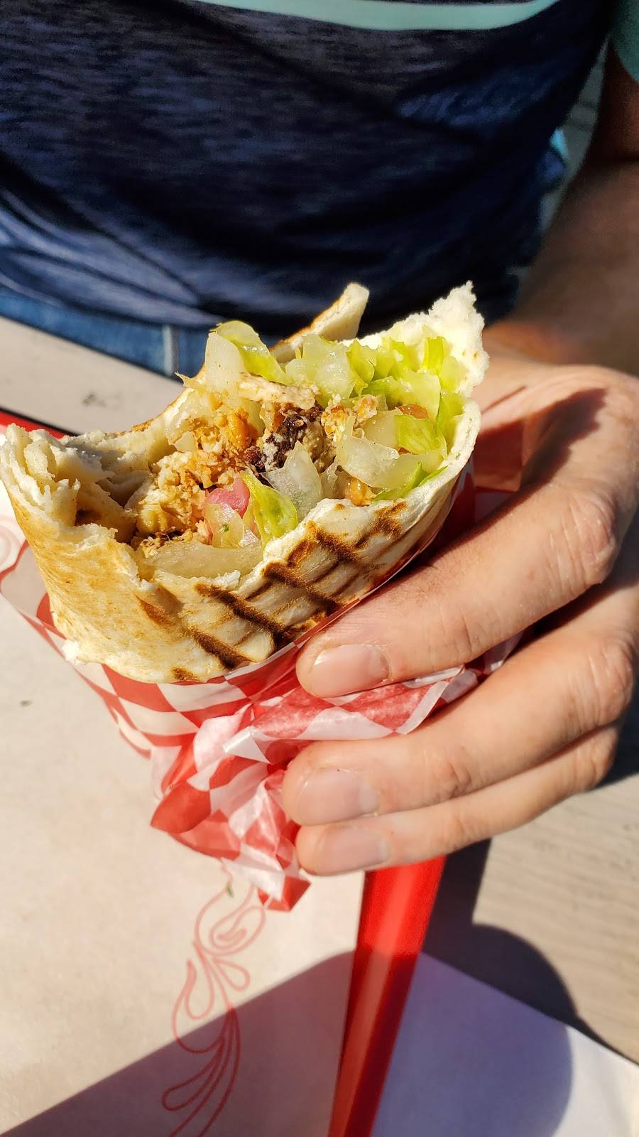 Shishtaouk de la capitale | restaurant | 8975 Boulevard de lOrmière, Québec, QC G2C 1C4, Canada | 4189154621 OR +1 418-915-4621