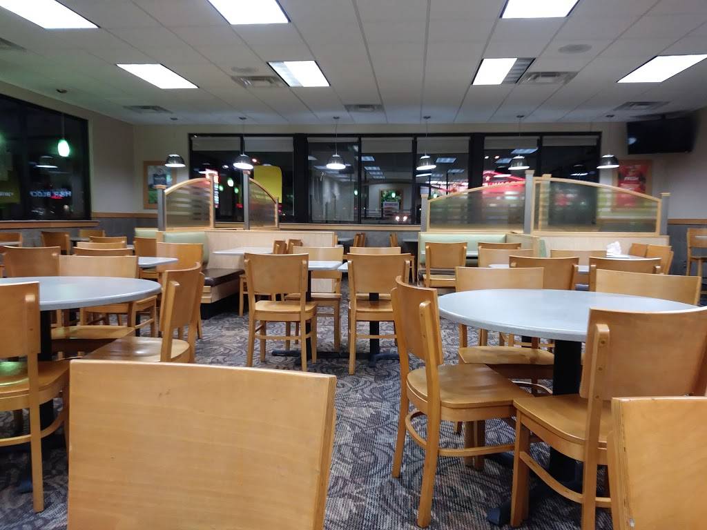 Wendys | restaurant | 3400 S Cooper St, Arlington, TX 76015, USA | 8177894203 OR +1 817-789-4203