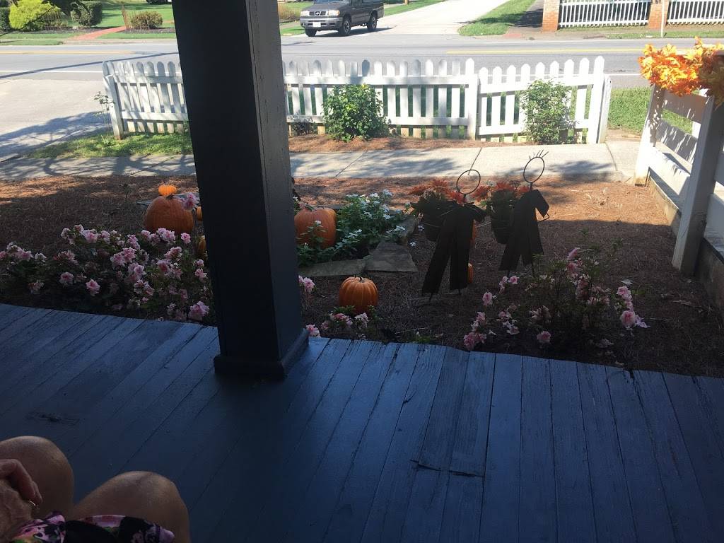 Miss Olivias Table | restaurant | 1108 W Broadway Ave, Maryville, TN 37801, USA | 8659837711 OR +1 865-983-7711