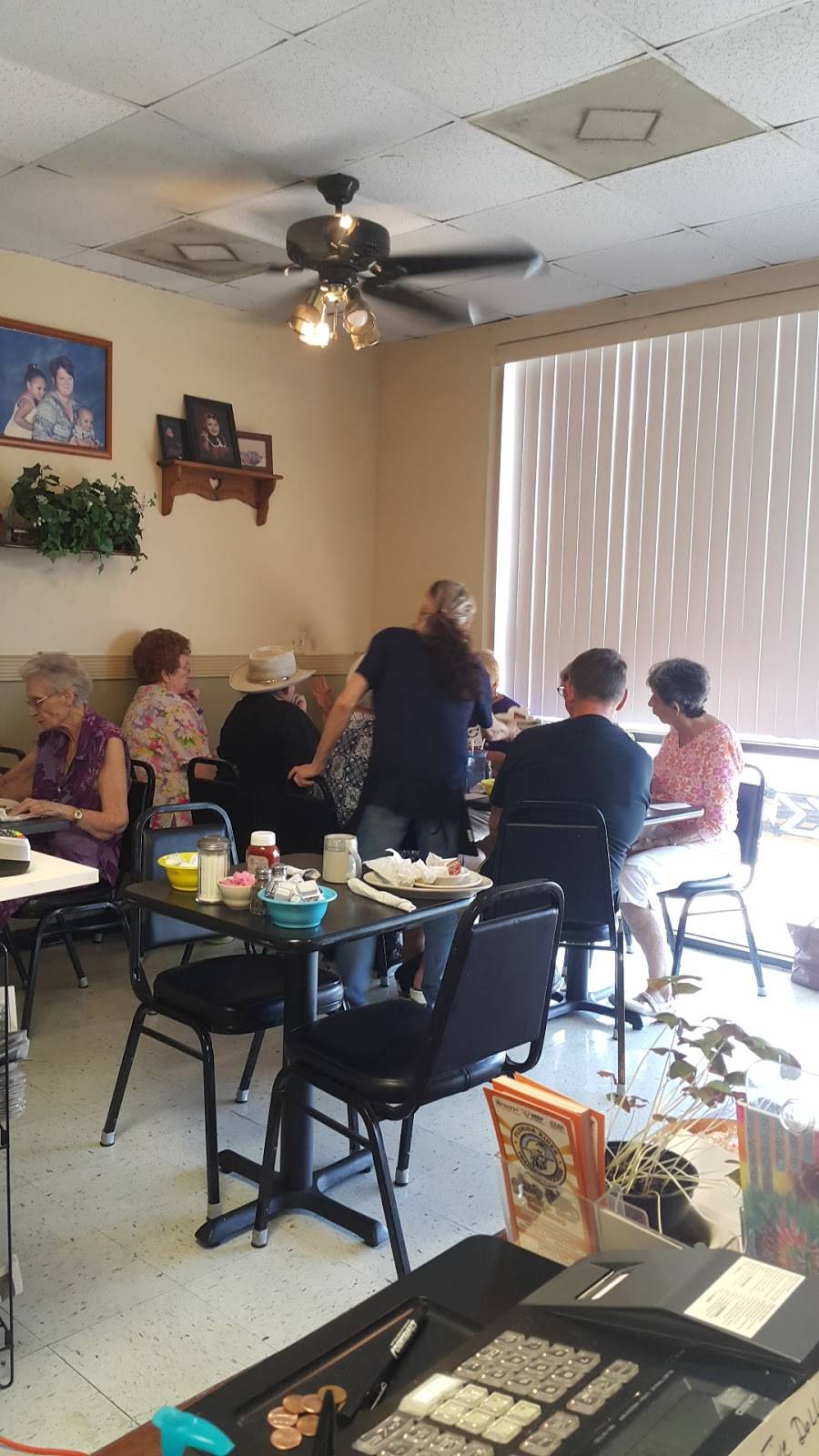 Suzie Qs Diner | restaurant | 9124 Seminole Blvd, Seminole, FL 33772, USA | 7273932906 OR +1 727-393-2906