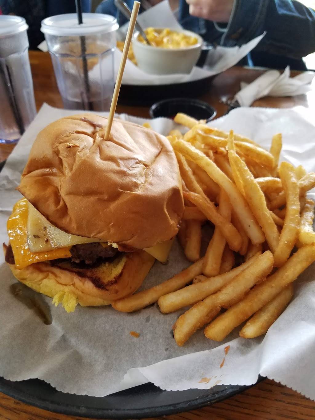 Brickhouse Craft Burgers & Brews | restaurant | 500 Grant St, De Pere, WI 54115, USA | 9203382337 OR +1 920-338-2337