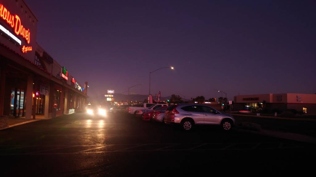 Famous Daves Bar-B-Que | restaurant | 3007 E Speedway Blvd, Tucson, AZ 85716, USA | 5208881512 OR +1 520-888-1512