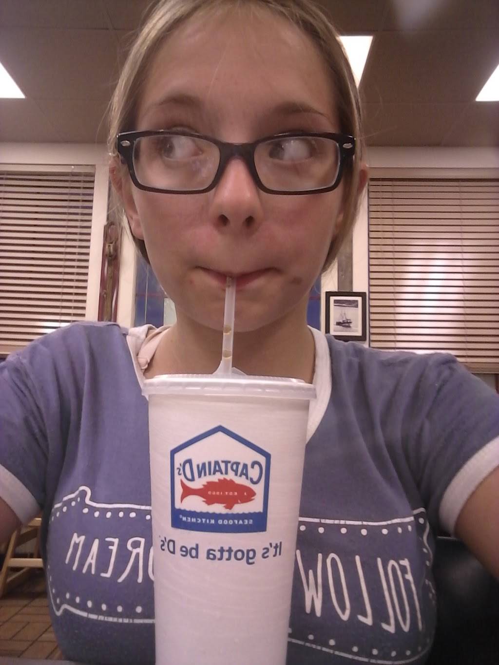 Captain Ds | restaurant | 1125 N Brindlee Mountain Pkwy, Arab, AL 35016, USA | 2565863300 OR +1 256-586-3300