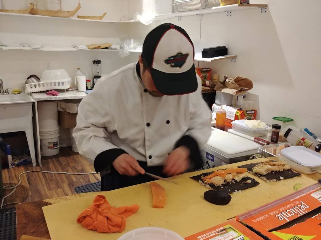 Chanoch Sushi | restaurant | 6947 Av Wilderton, Montréal, QC H3S 2M4, Canada | 5146163879 OR +1 514-616-3879