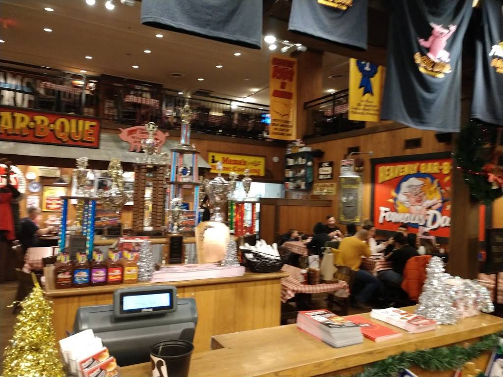 Famous Daves Bar-B-Que | restaurant | 31 Meadowview Dr, Lake Delton, WI 53940, USA | 6082548900 OR +1 608-254-8900