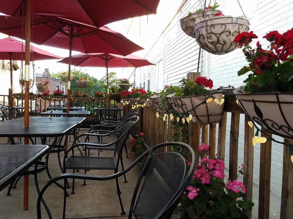 Daphne Cafe | restaurant | 5811 Ellsworth Ave, Pittsburgh, PA 15232, USA | 4124411130 OR +1 412-441-1130