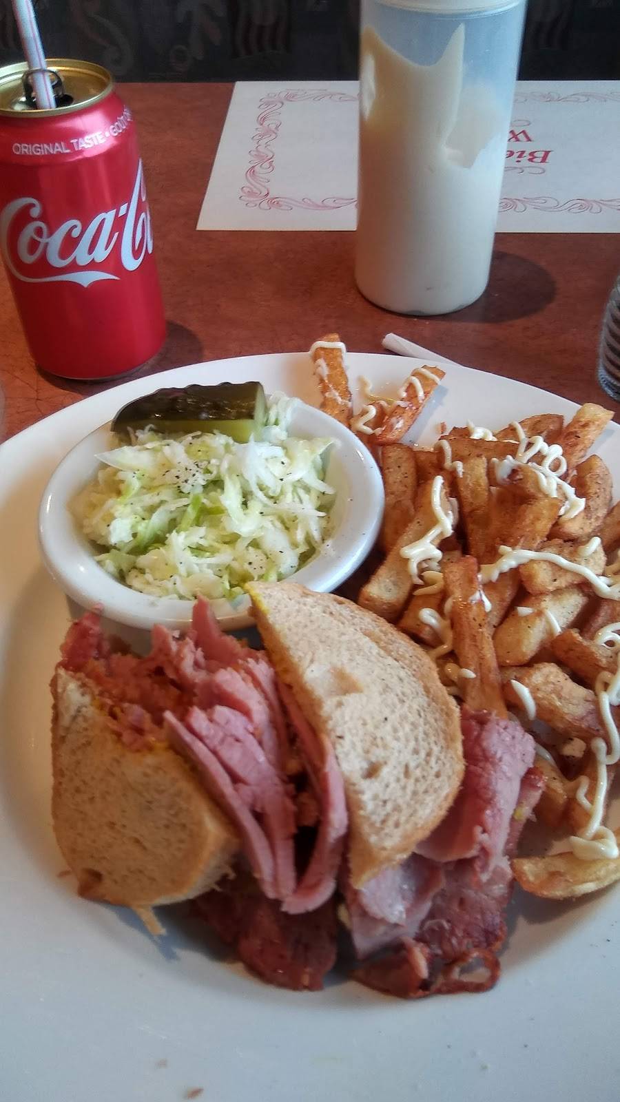 Place Souvenir | restaurant | 1495 Boulevard du Souvenir, Laval, QC H7N 5X1, Canada | 4506622525 OR +1 450-662-2525