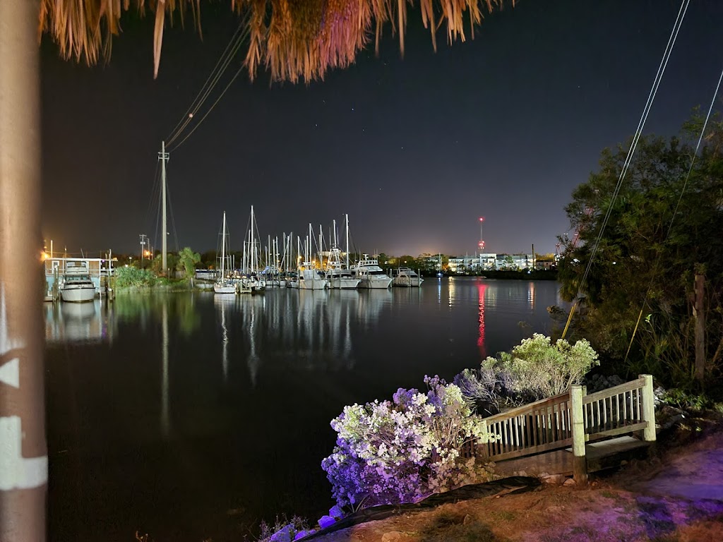 The Oar House | restaurant | 1000 S Pace Blvd, Pensacola, FL 32502, USA | 8505494444 OR +1 850-549-4444