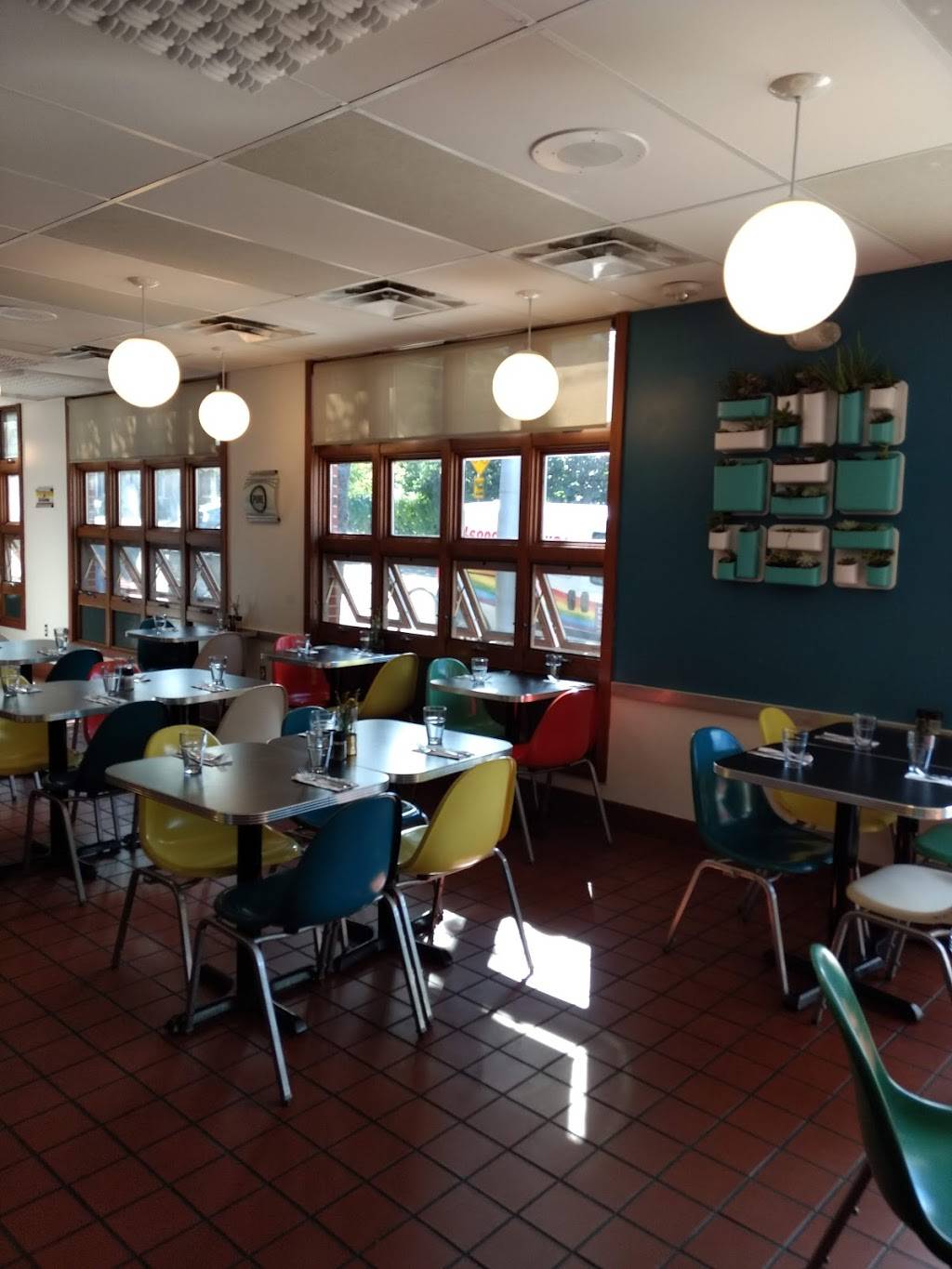 Detroit Street Filling Station | restaurant | 300 Detroit St, Ann Arbor, MI 48104, USA | 7342242161 OR +1 734-224-2161