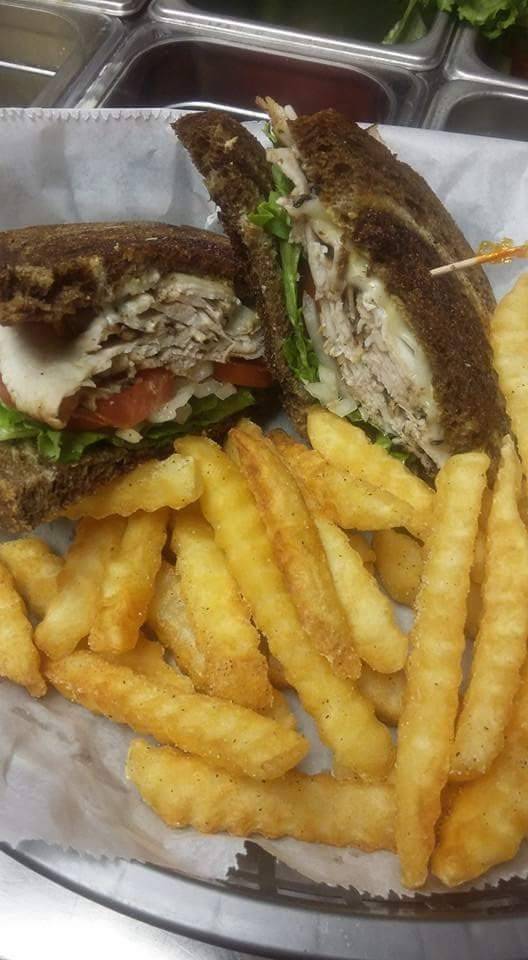 Spikes Pub & Grub Bar | restaurant | 3701 W Main St, Belleville, IL 62226, USA | 6182352734 OR +1 618-235-2734